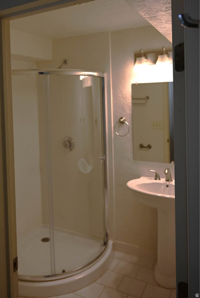 HIGH DANISH CONDMN - Residential Lease