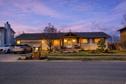 Photo of 10564 S WEEPING WILLOW DR E, Sandy, UT 84070 (MLS # 2139745)