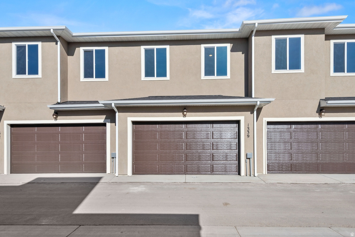 VILLAGES AT ARROWHEAD PARK - Residential