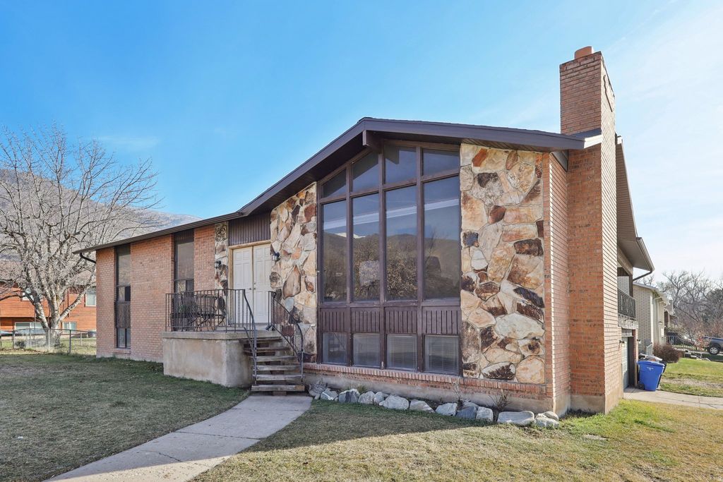 Photo of 213 S 75 W, Farmington, UT 84025 (MLS # 2122285)