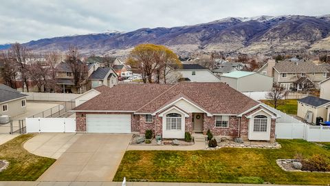 Photo of 954 W RUBY WAY, West Bountiful, UT 84087 (MLS # 2128113)