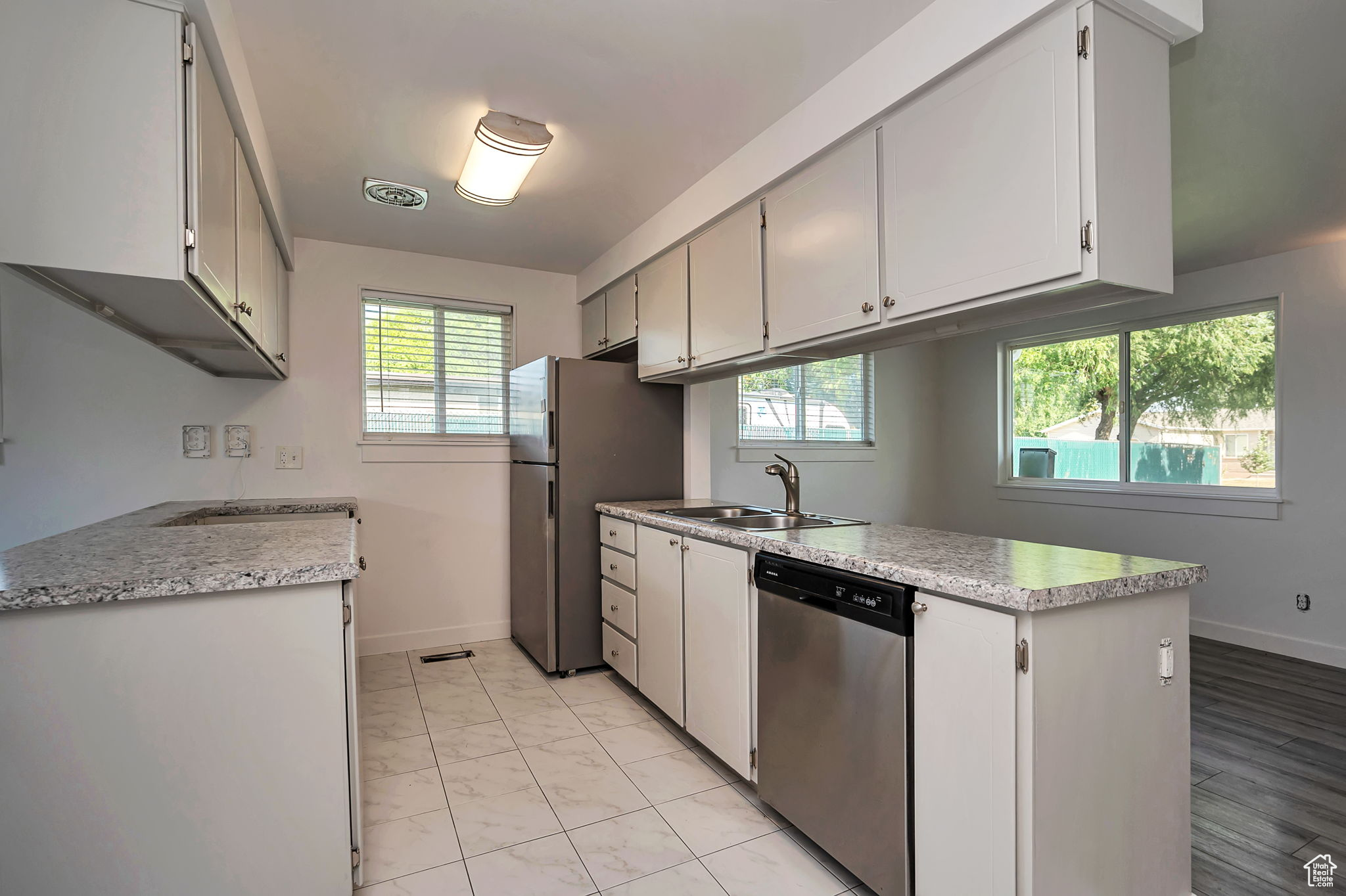 ROLLING MEADOWS - Residential Income
