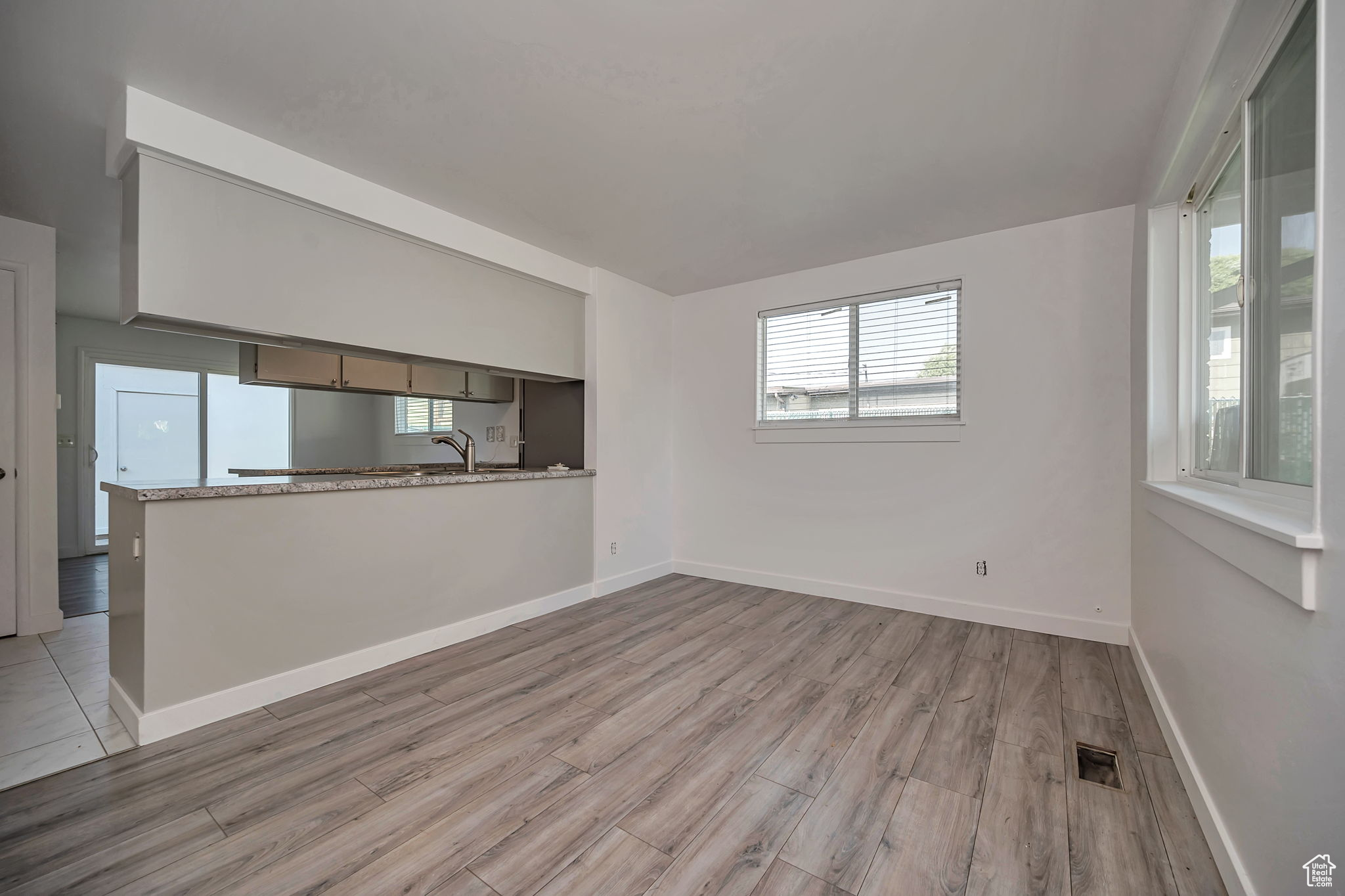 ROLLING MEADOWS - Residential Income