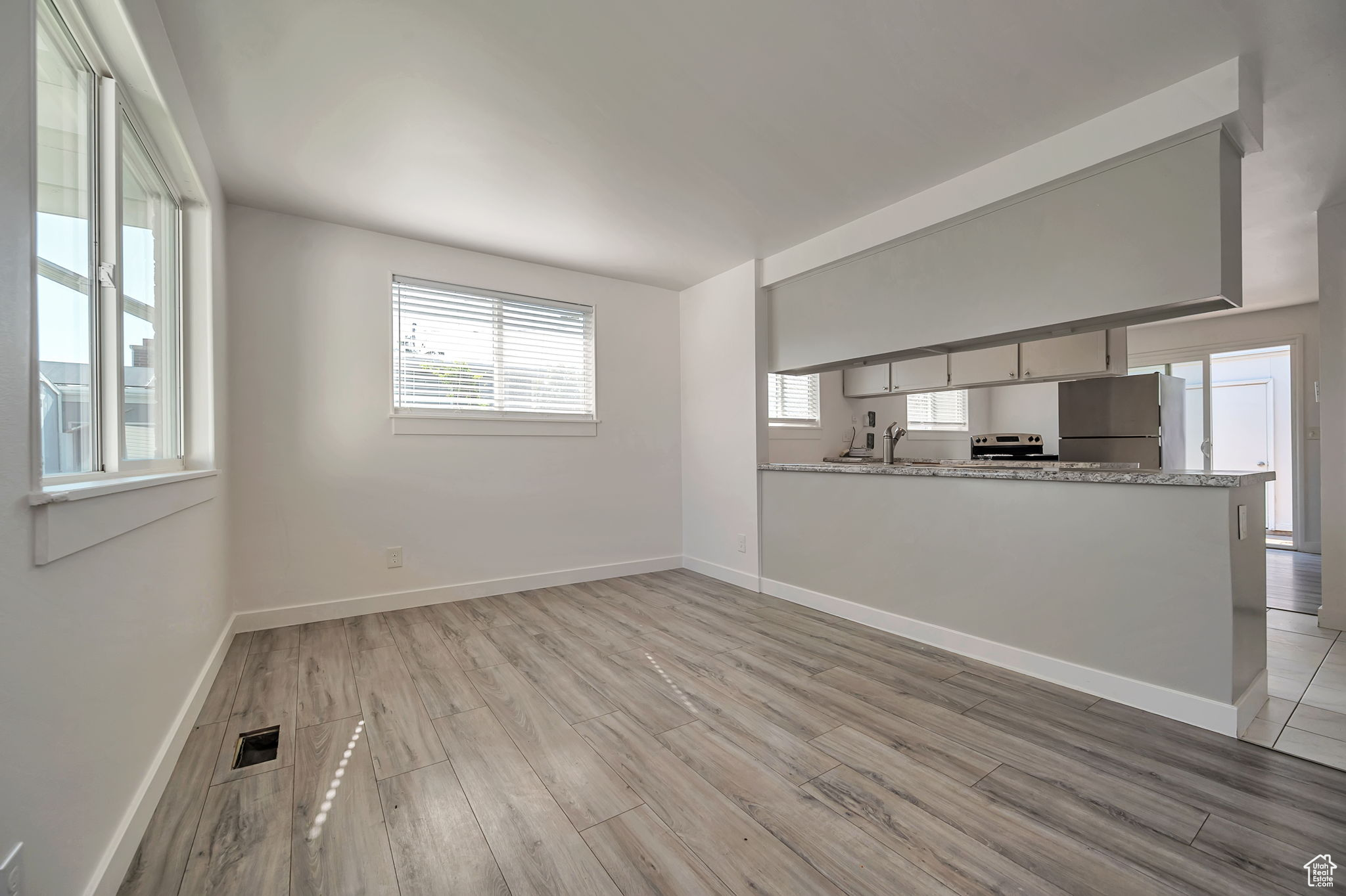 ROLLING MEADOWS - Residential Income