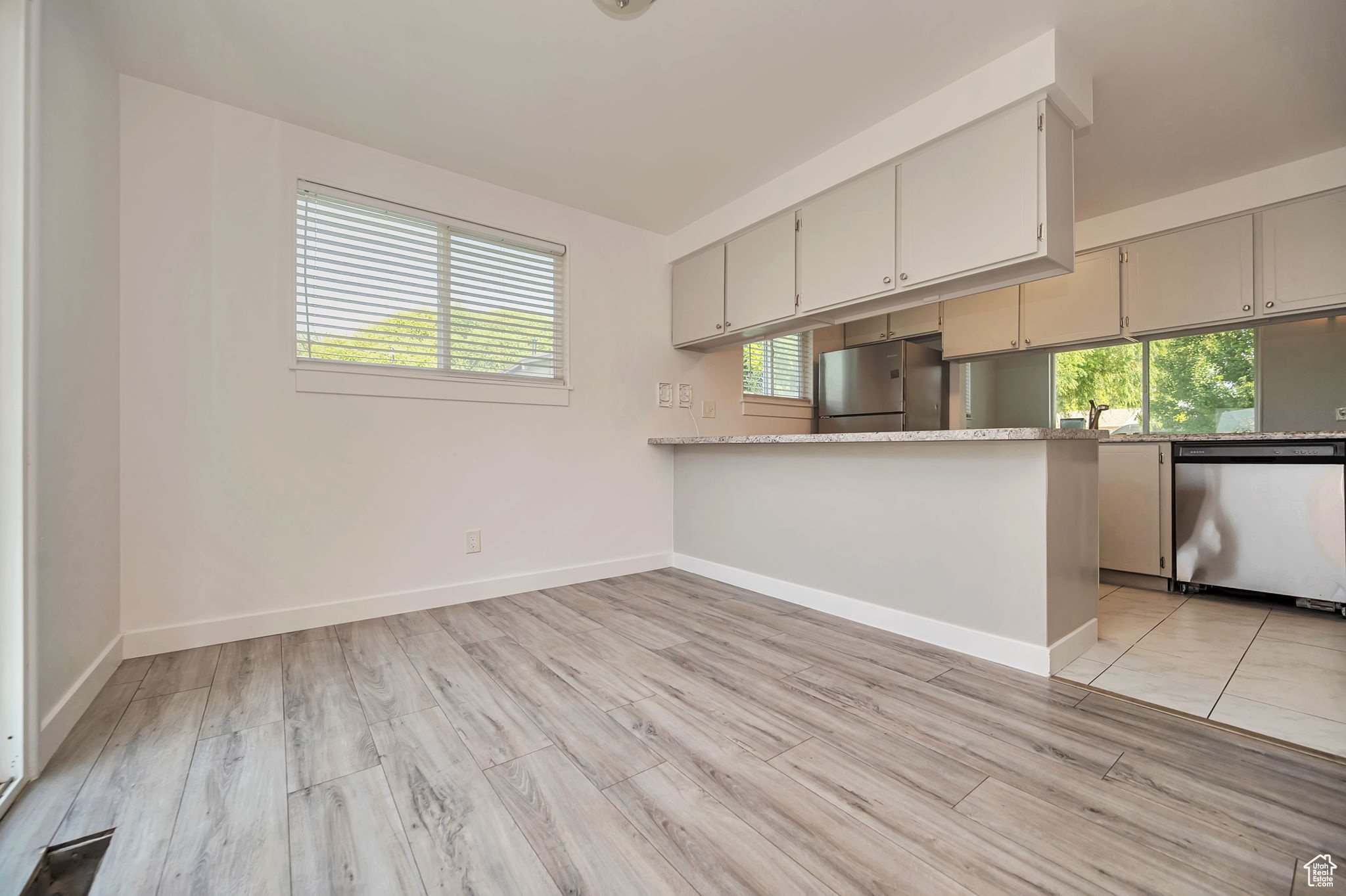 ROLLING MEADOWS - Residential Income
