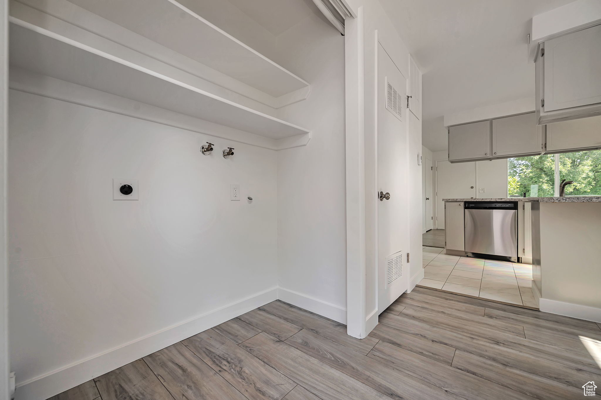 ROLLING MEADOWS - Residential Income