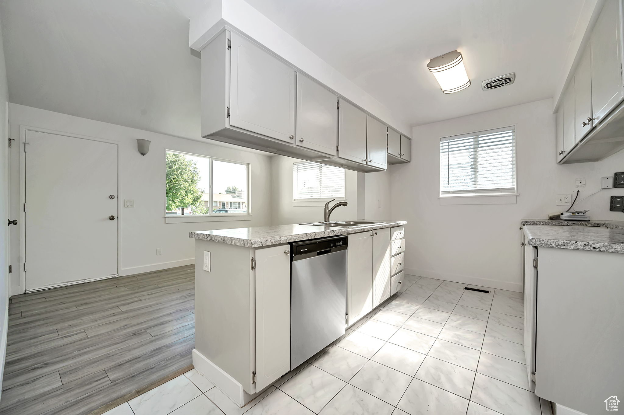 ROLLING MEADOWS - Residential Income