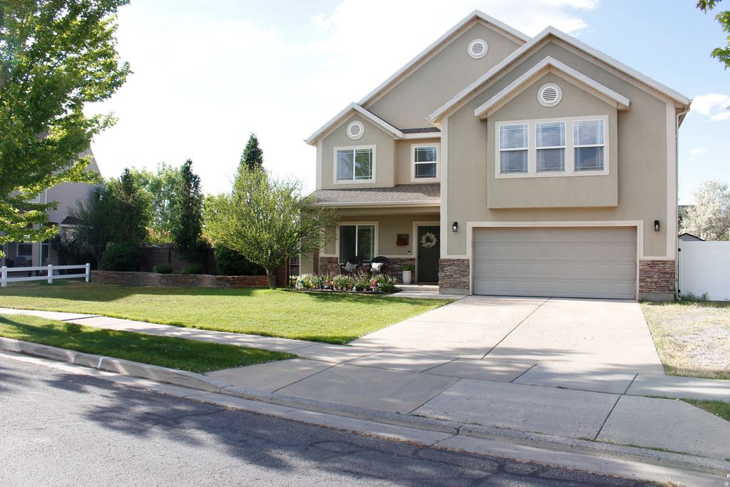 Photo of 842 W 2400 N, West Bountiful, UT 84087 (MLS # 2161090)