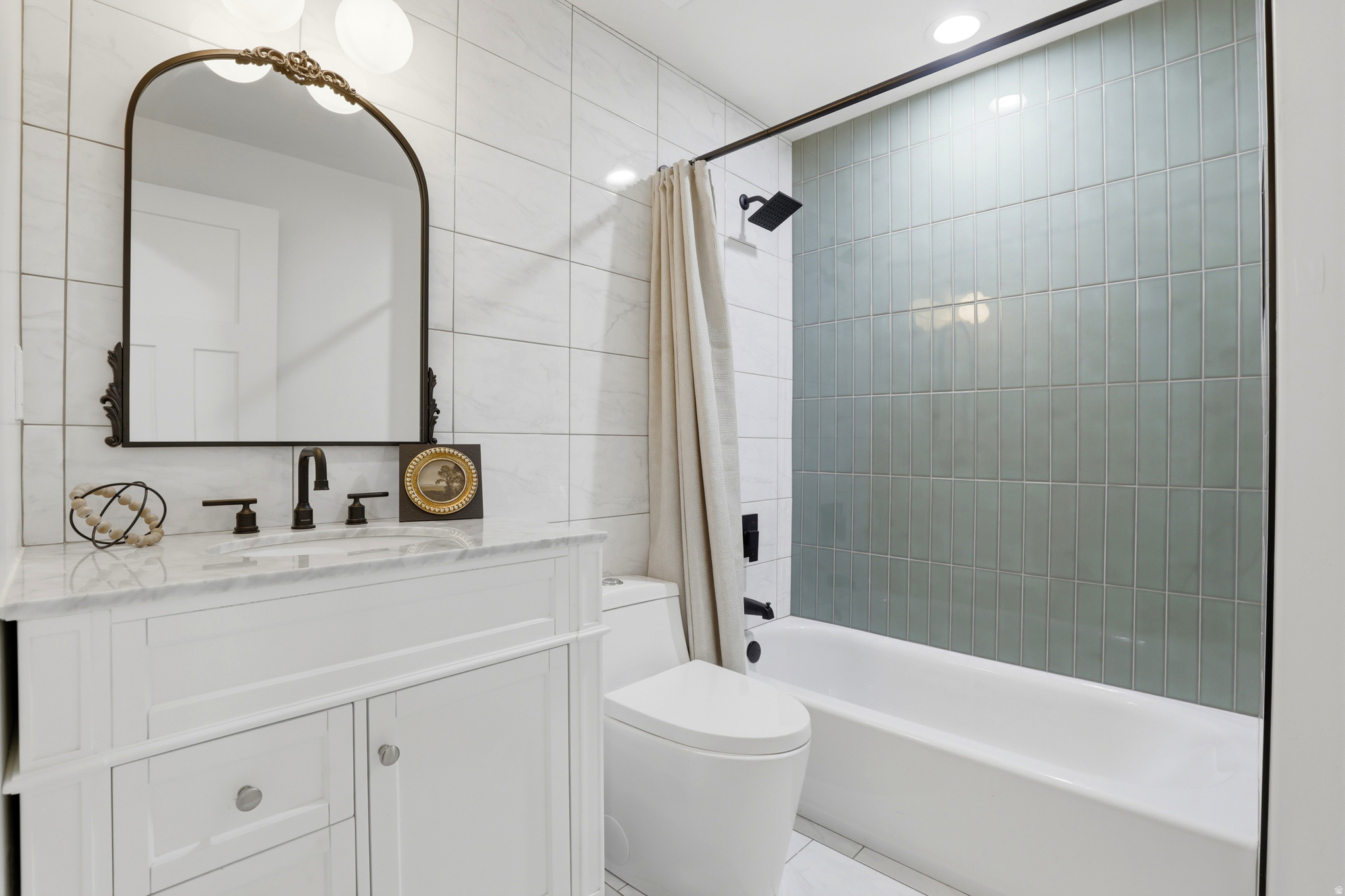 KENNINGTON PARKWAY - Residential