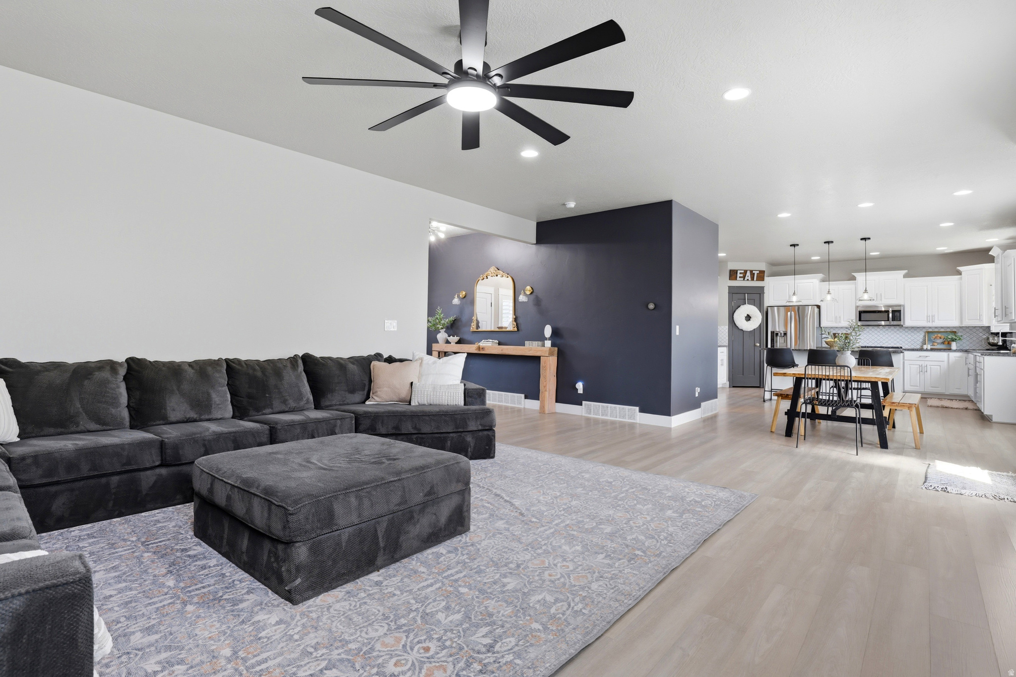 KENNINGTON PARKWAY - Residential