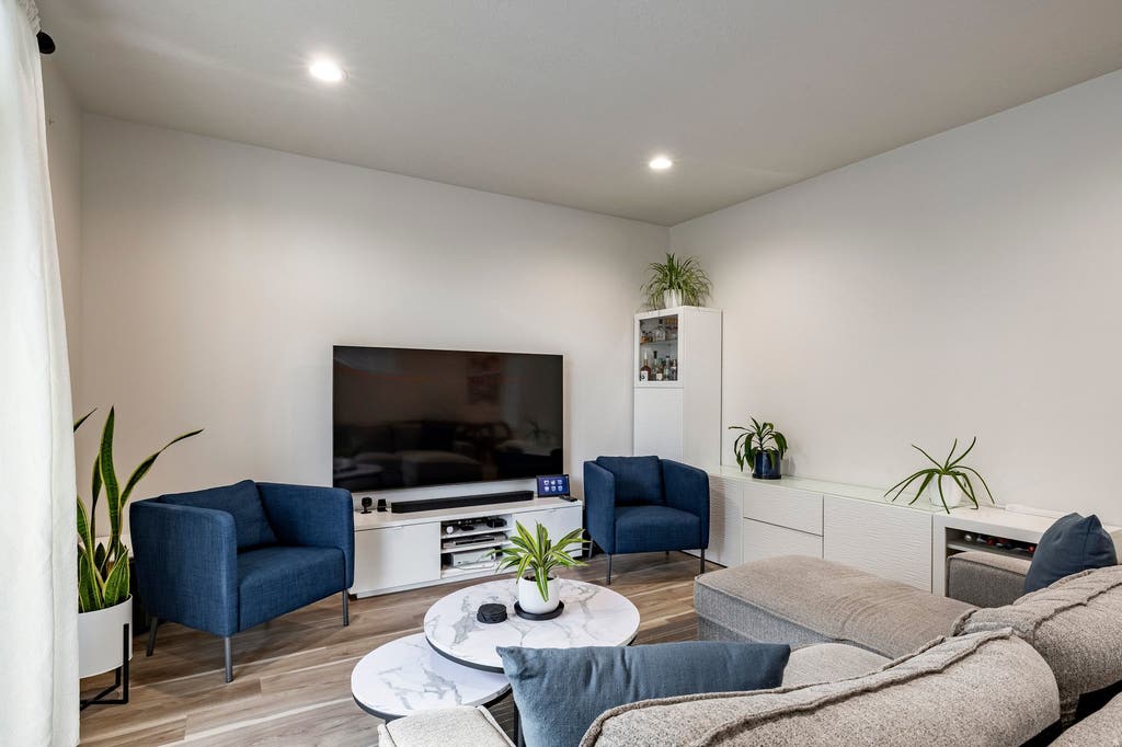 Photo of 668 S 400 E, Clearfield, UT 84015 (MLS # 2174877)