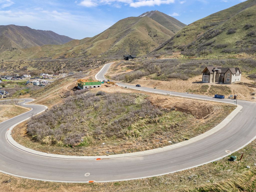 Photo of 72 S TROY ST #12, Mapleton, UT 84664 (MLS # 2155749)