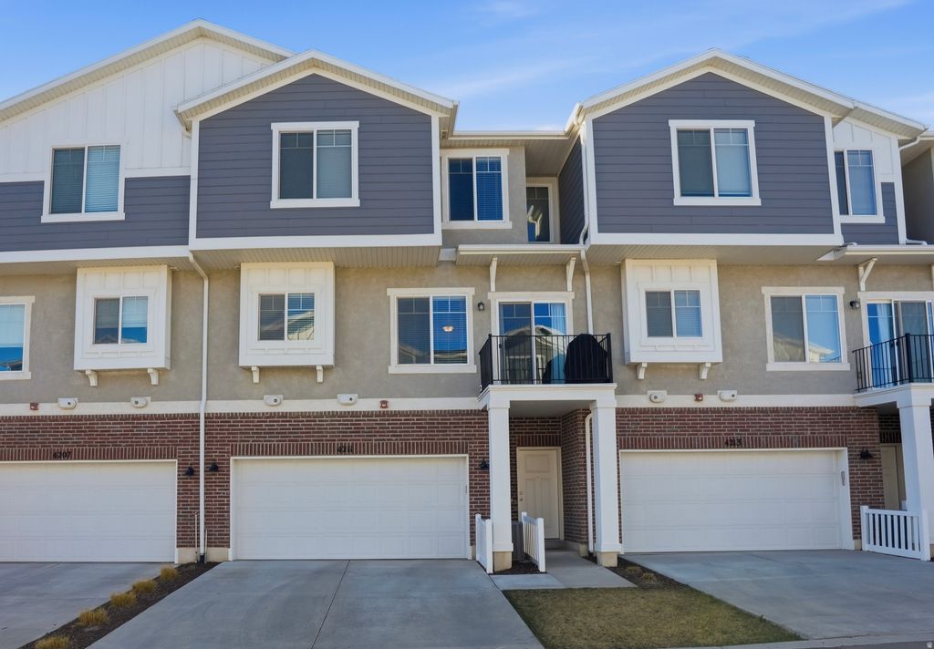 Photo of 4211 W ANTELOPE PARK CT, Riverton, UT 84096 (MLS # 2144816)