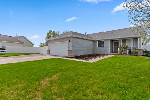 Tiny photo for 448 CHRISTINE WAY, Kaysville, UT 84037 (MLS # 2148870)