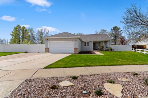 Tiny photo for 448 CHRISTINE WAY, Kaysville, UT 84037 (MLS # 2148870)