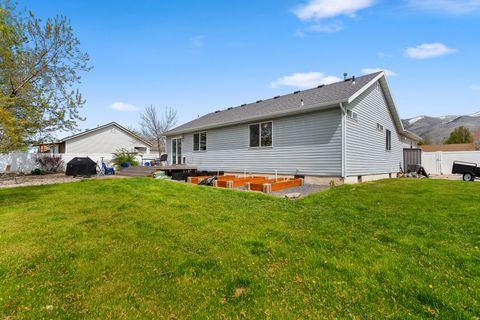 Tiny photo for 448 CHRISTINE WAY, Kaysville, UT 84037 (MLS # 2148870)