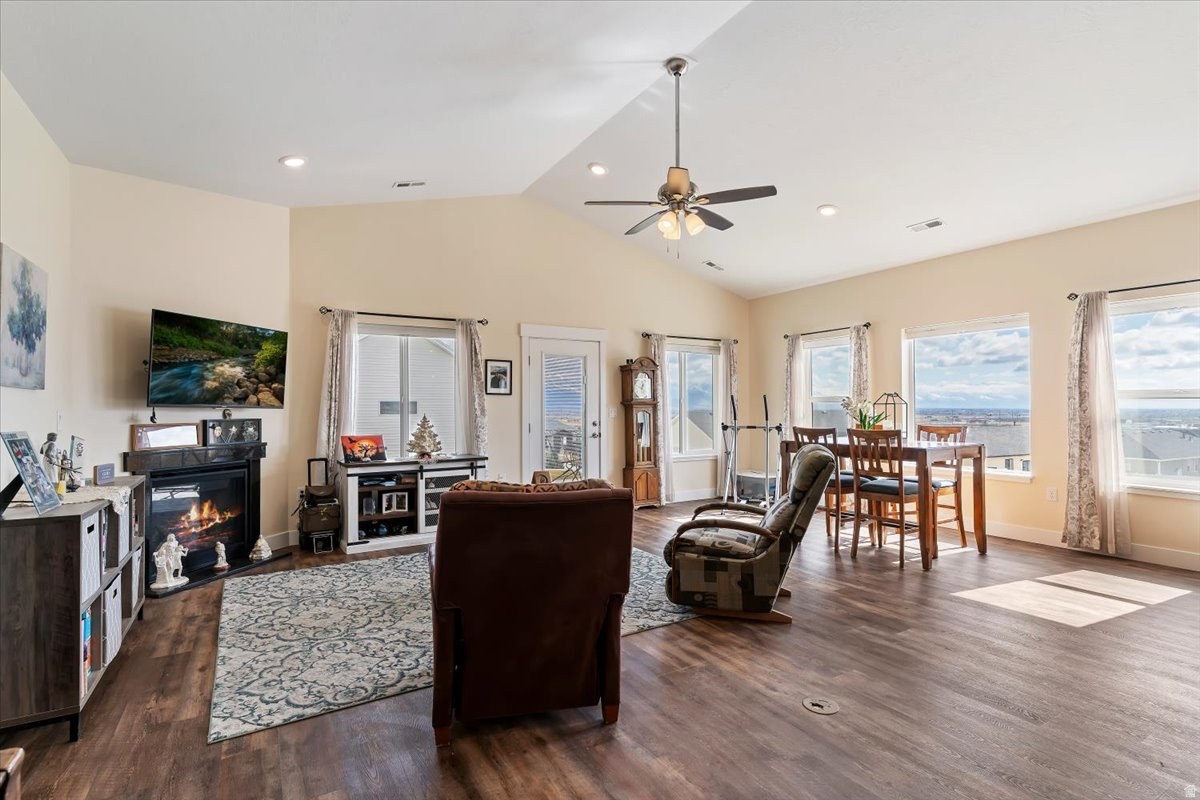 SPRING HOLLOW - Residential