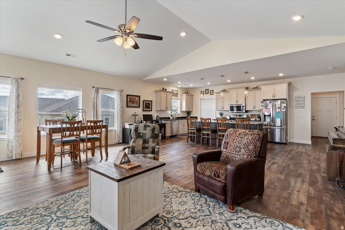 SPRING HOLLOW - Residential