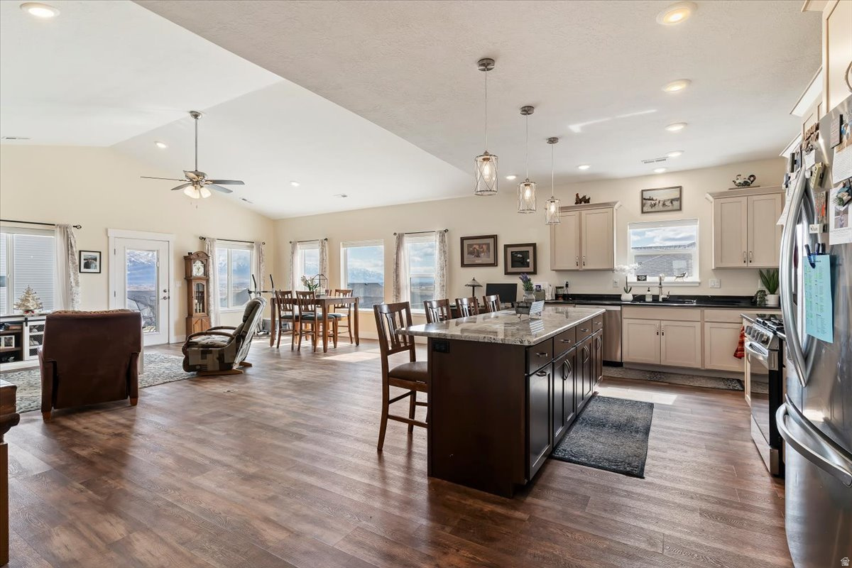 SPRING HOLLOW - Residential