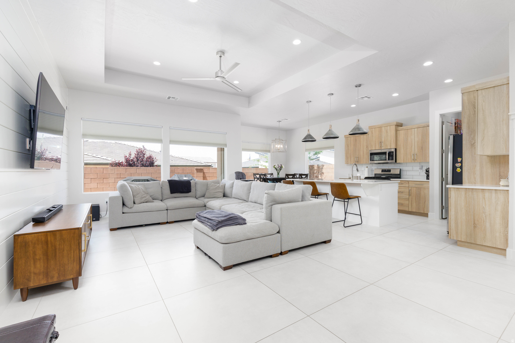 WARNER GATEWAY PH 4 - Residential