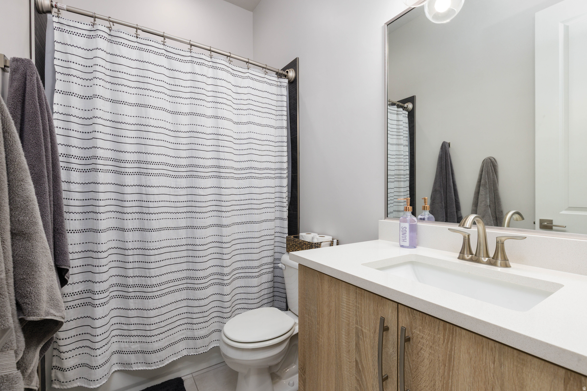 WARNER GATEWAY PH 4 - Residential