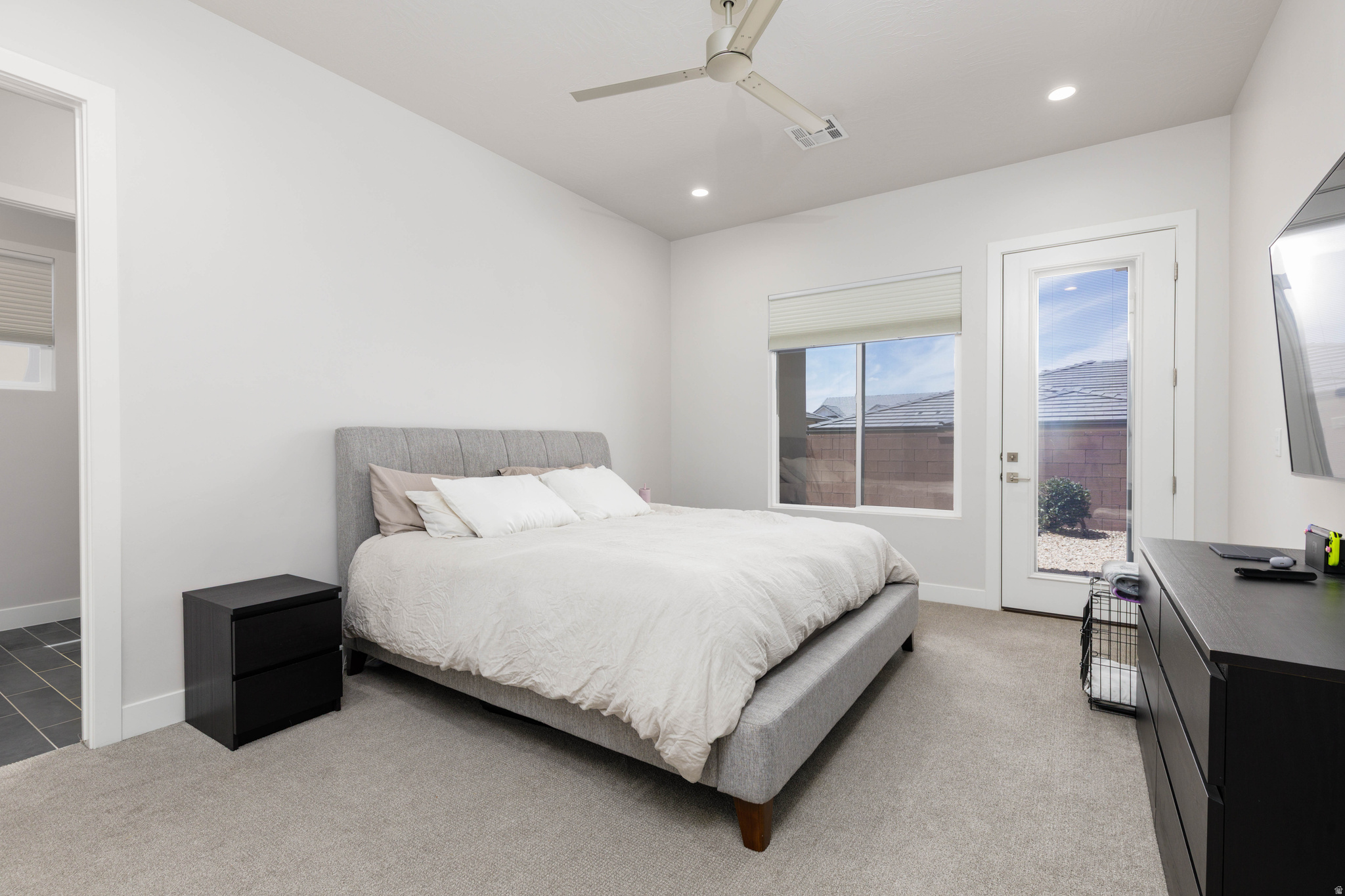 WARNER GATEWAY PH 4 - Residential