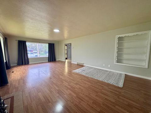 Tiny photo for 165 E 100 S, Smithfield, UT 84335 (MLS # 2151316)