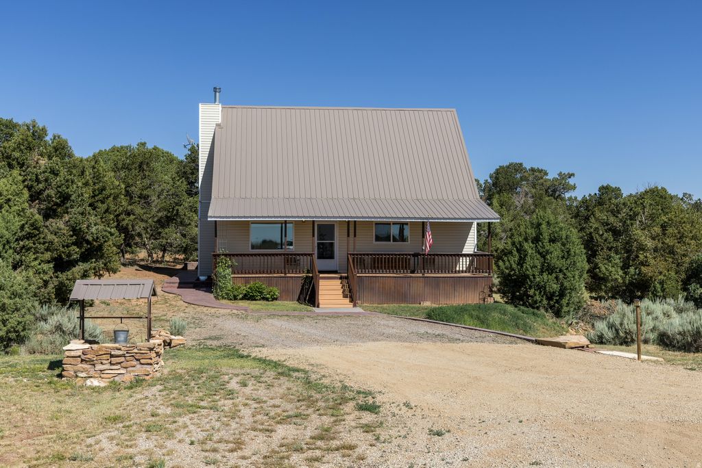 Photo of 684 W BLUE MOUNTAIN RIDGE, Monticello, UT 84535 (MLS # 2143654)