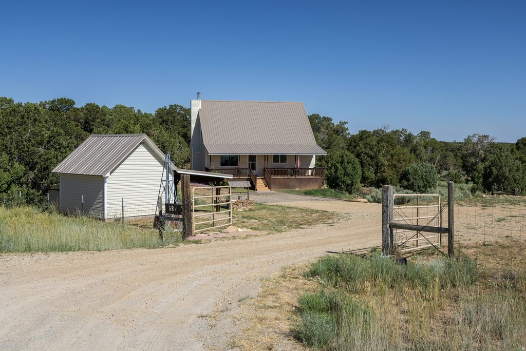 Photo of 684 W BLUE MOUNTAIN RIDGE, Monticello, UT 84535 (MLS # 2143654)