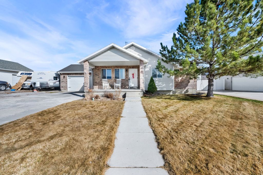 Photo of 4610 N KESTREL WAY, Eagle Mountain, UT 84005 (MLS # 2140212)