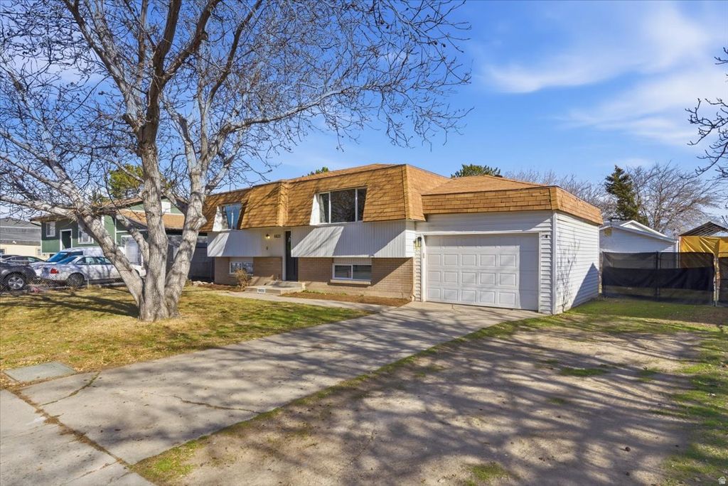 Photo of 6635 S SOMERSET DR, West Jordan, UT 84084 (MLS # 2134155)