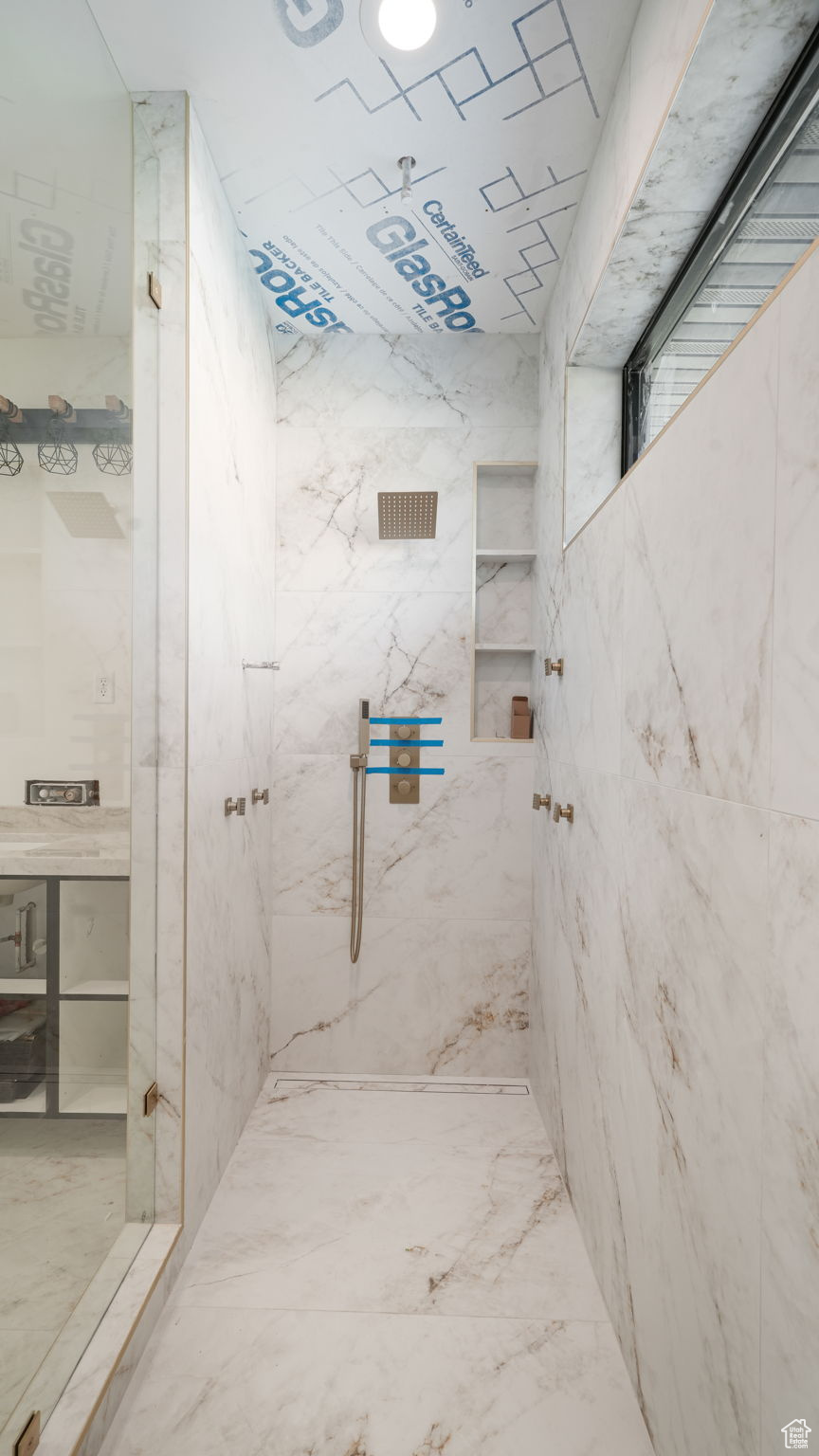 CLOVER RIDGE - Residential