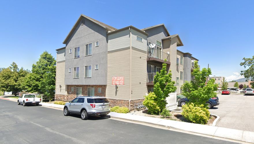 Great 2 bed 2 bath apartment available in great Bountiful location. 1 car garage, in unit washer/dryer hookups, and balcony.  Landlord pays for trash. Tenant is responsible for all other utilities. Pets are NOT allowed.