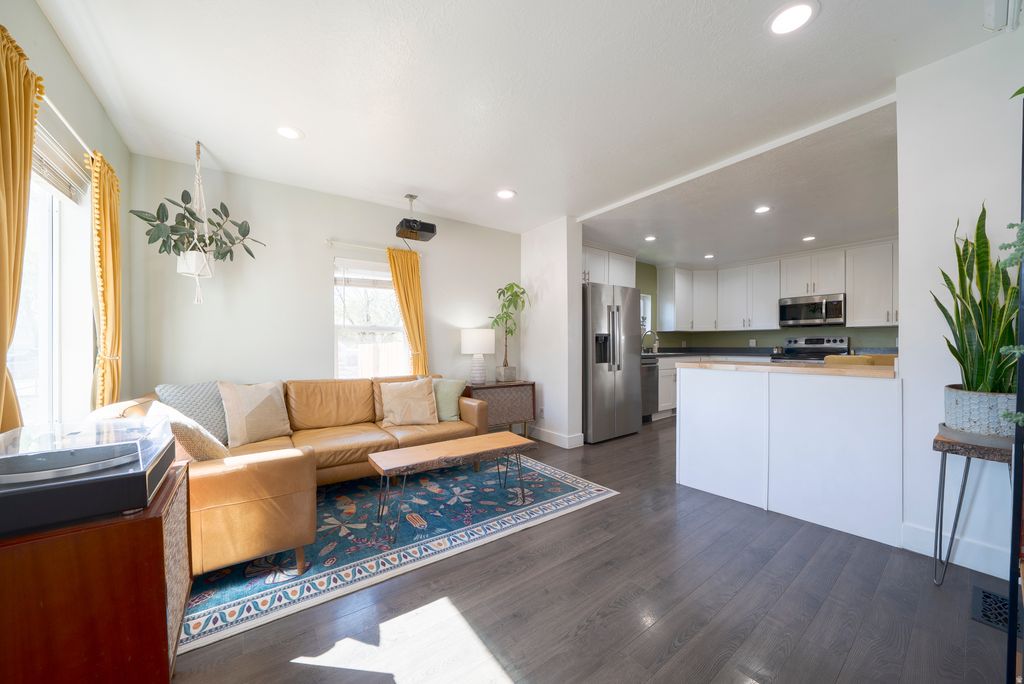 Photo of 1114 W 900 S, Salt Lake City, UT 84104 (MLS # 2145676)