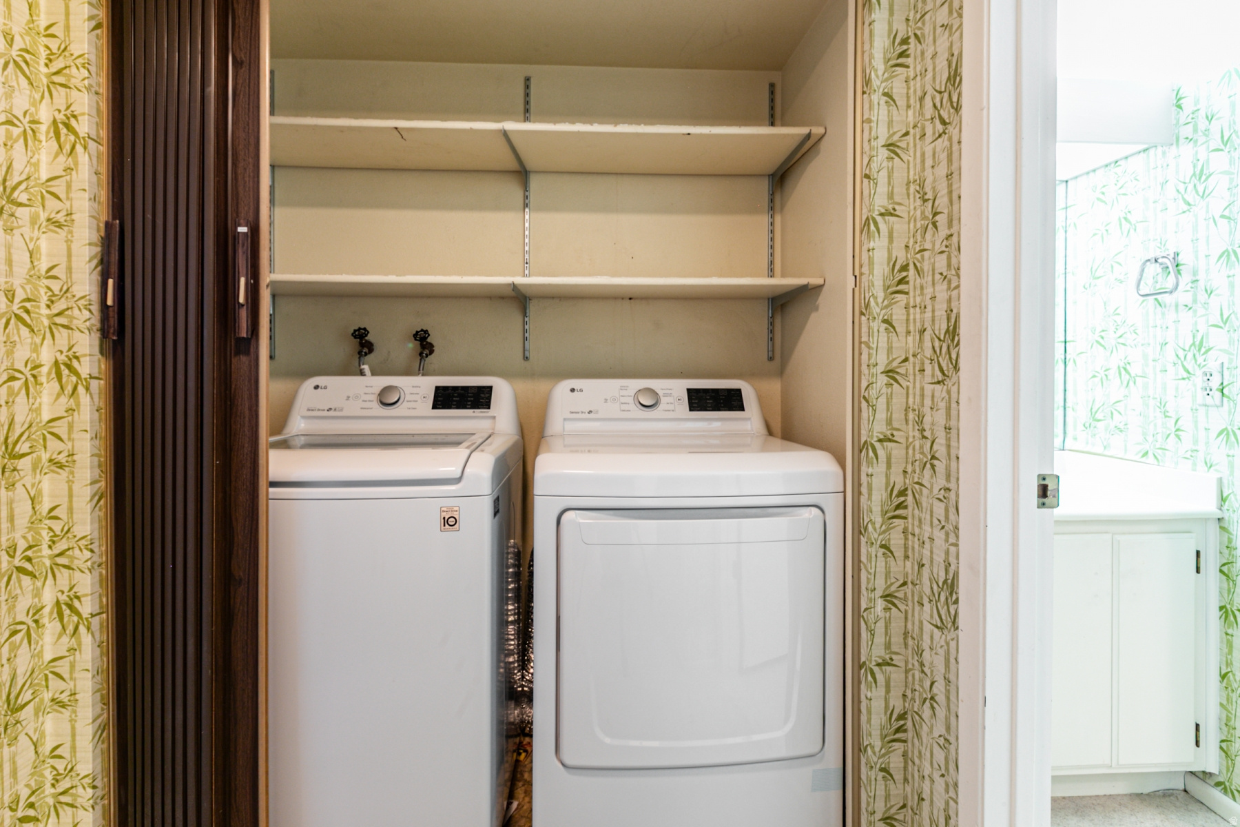 THREE FOUNTAINS - Residential