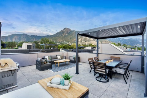 Photo of 4672 S GROSVENOR CT, Holladay, UT 84117 (MLS # 2184330)