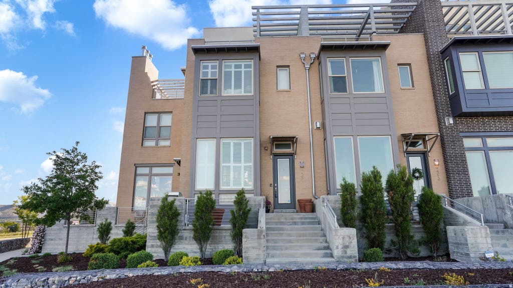 Photo of 4491 W DAYBREAK RIM WAY S, South Jordan, UT 84009 (MLS # 2157464)