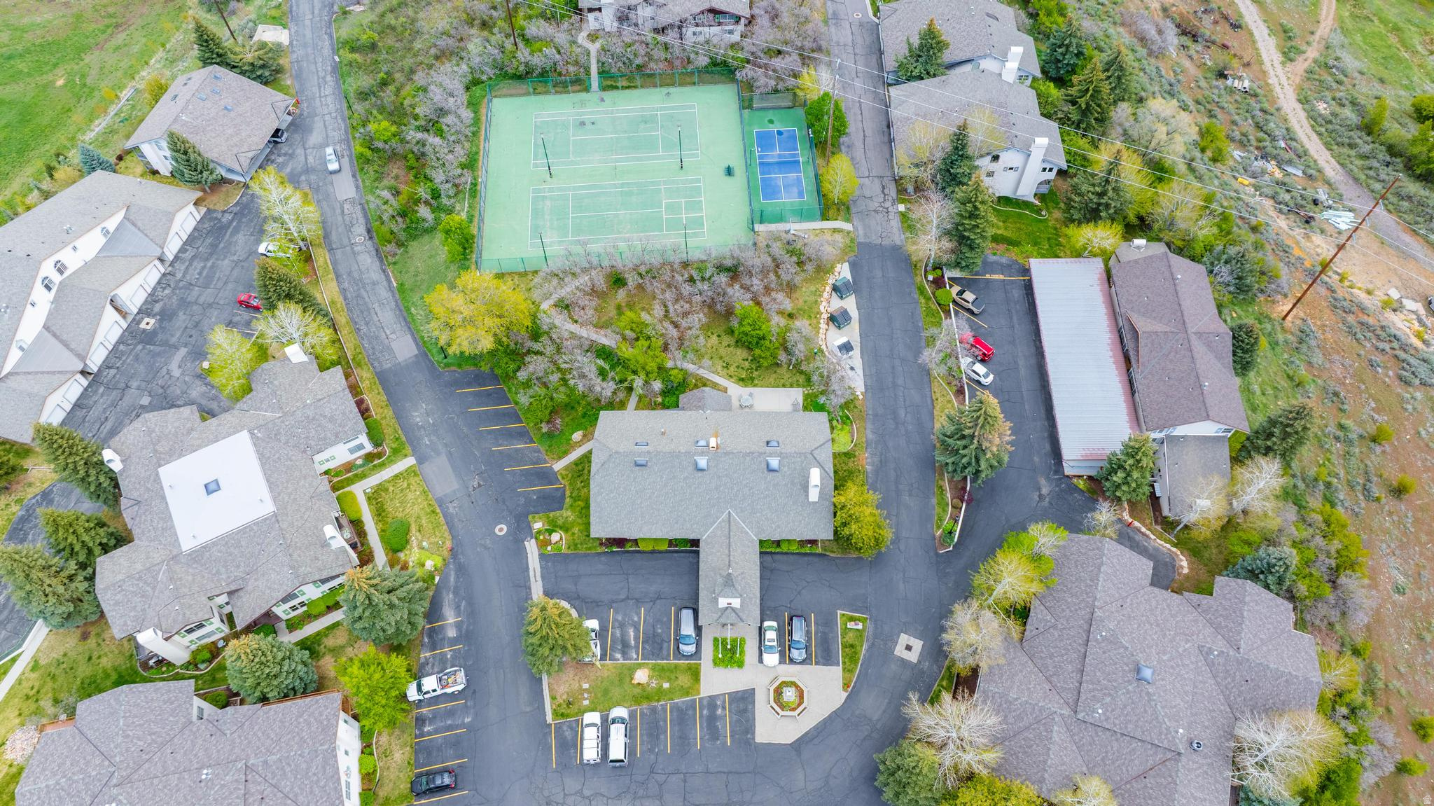SWISS OAKS - Residential