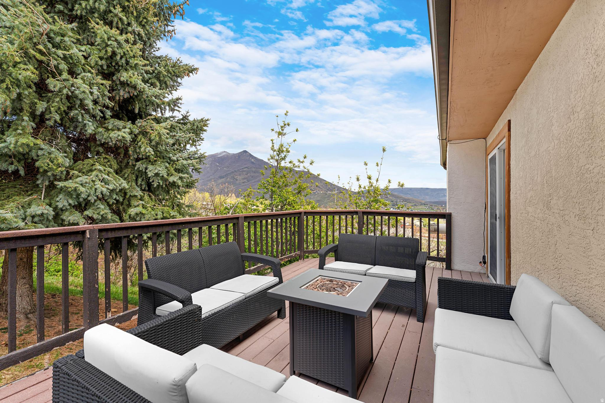 SWISS OAKS - Residential