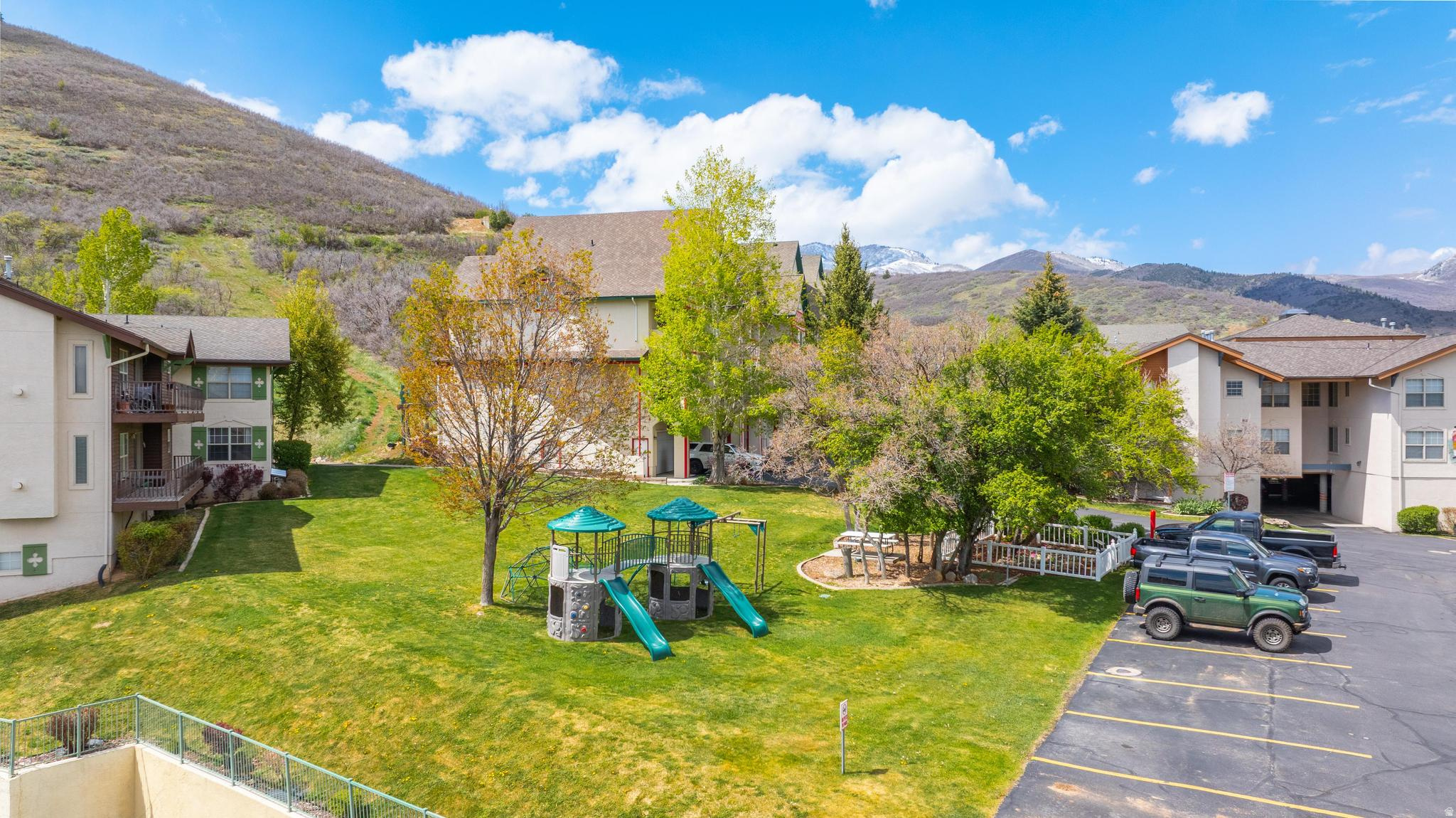 SWISS OAKS - Residential