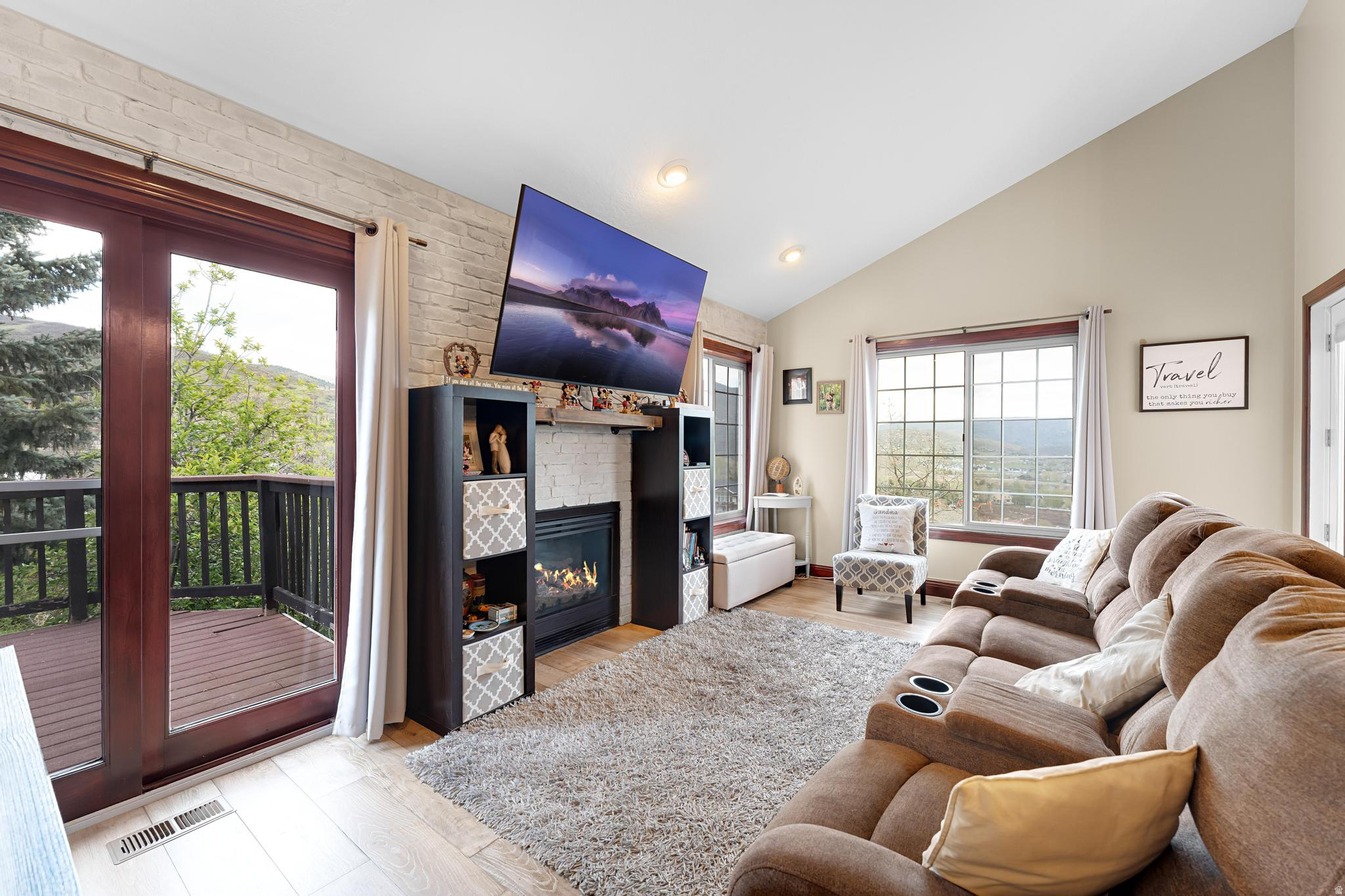SWISS OAKS - Residential