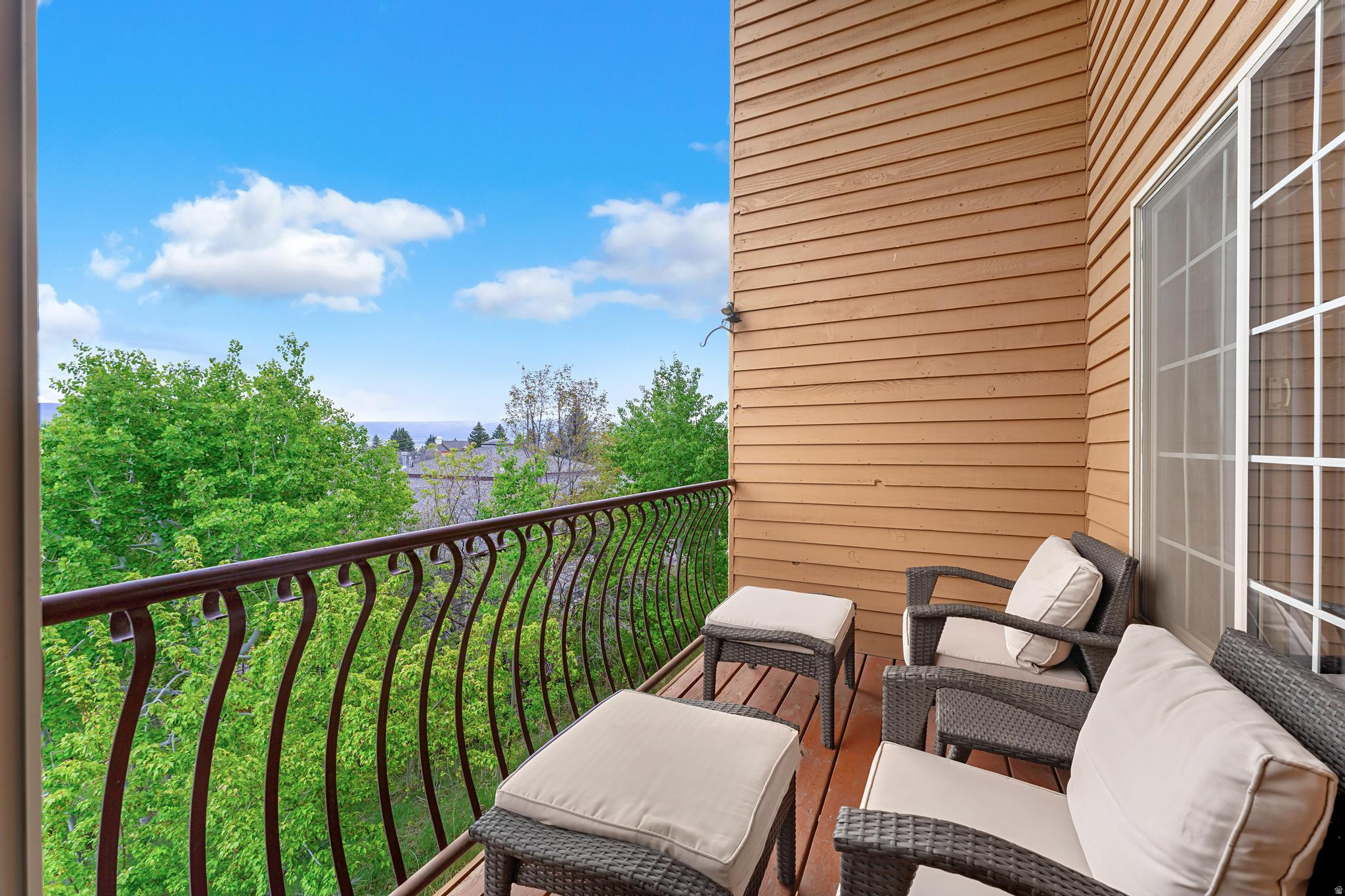 SWISS OAKS - Residential