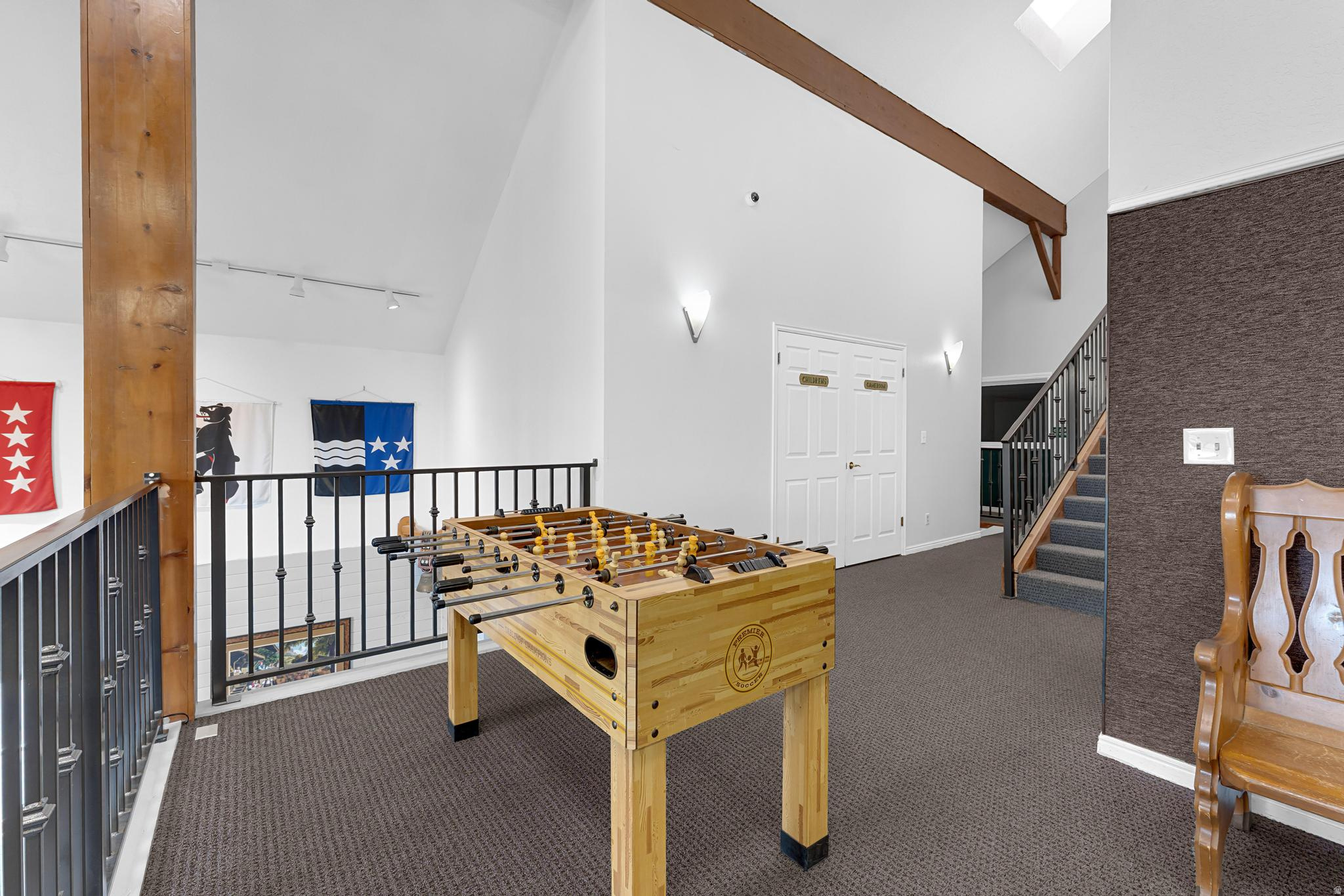 SWISS OAKS - Residential