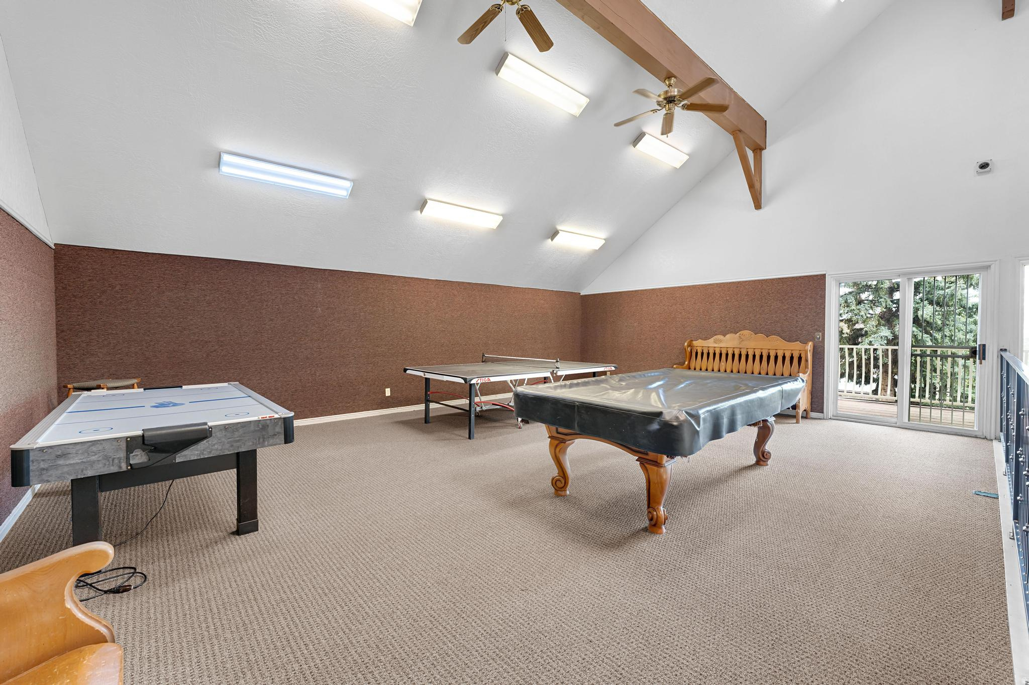 SWISS OAKS - Residential