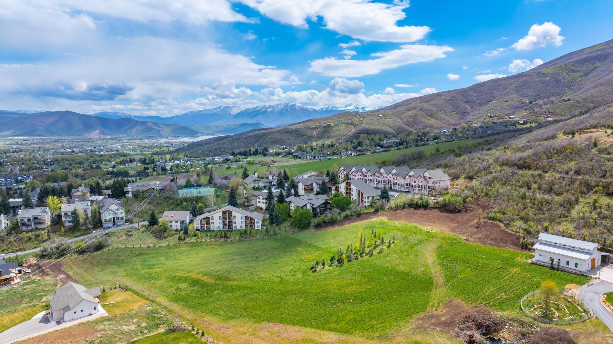 SWISS OAKS - Residential