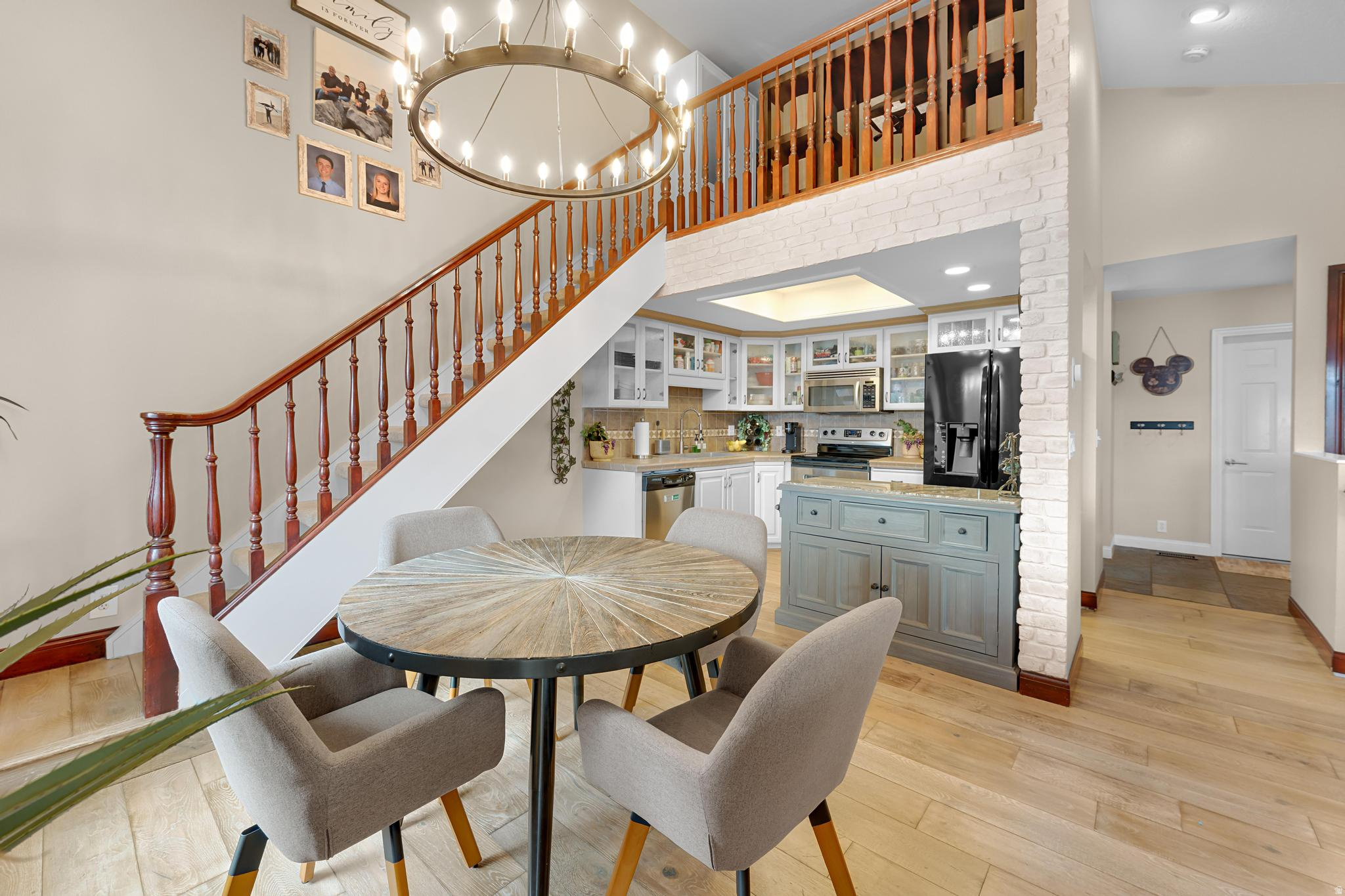 SWISS OAKS - Residential