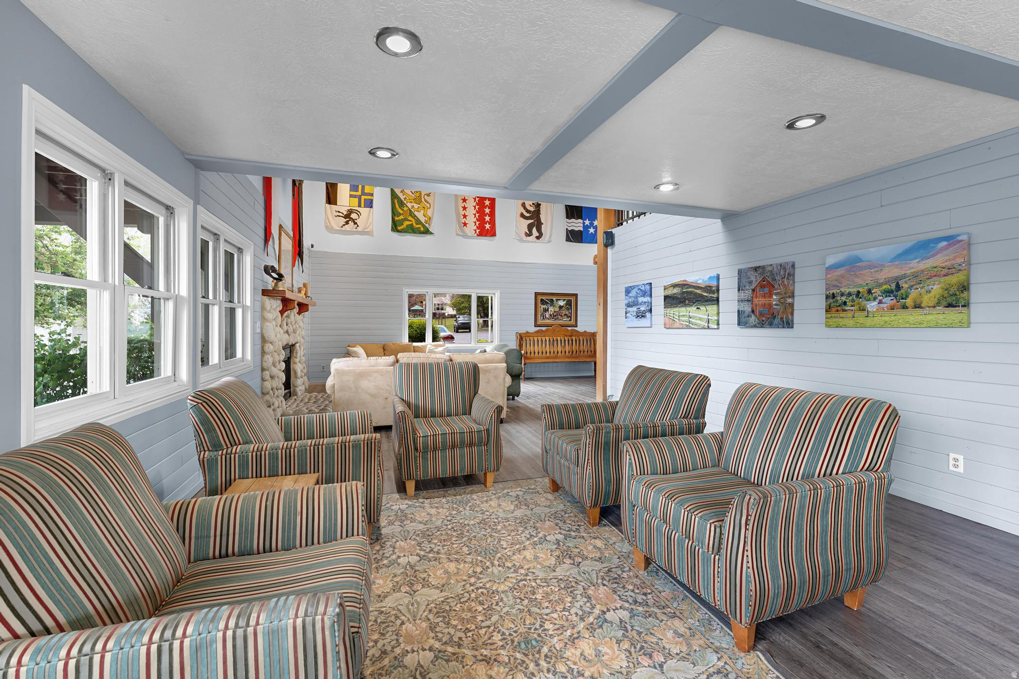 SWISS OAKS - Residential
