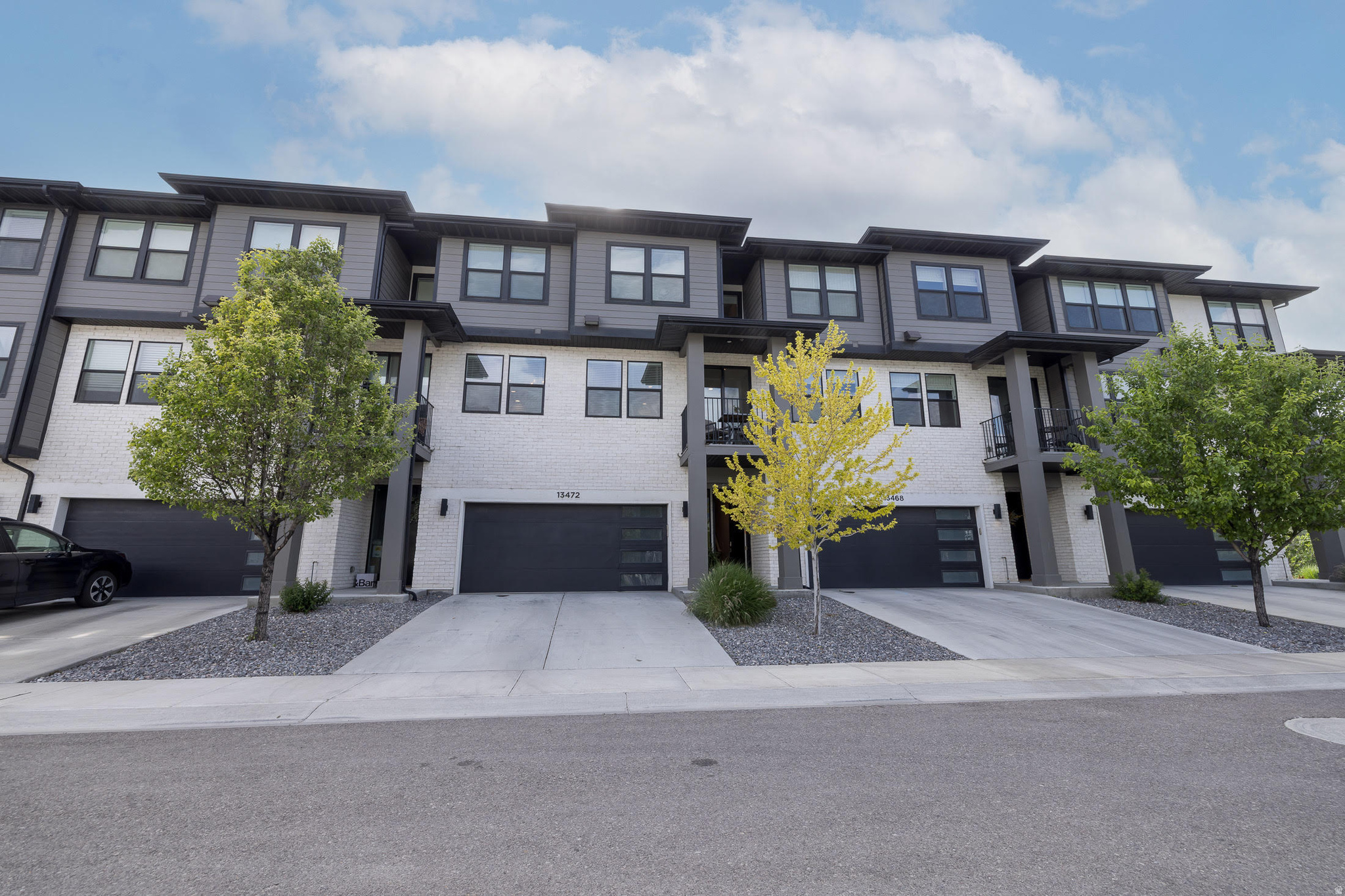 CREEKSIDE - Residential