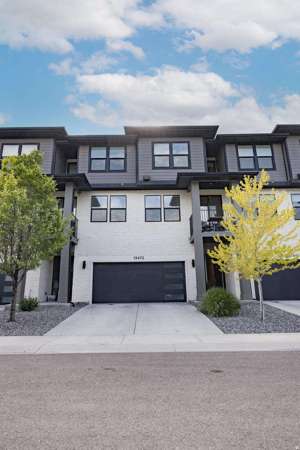 CREEKSIDE - Residential