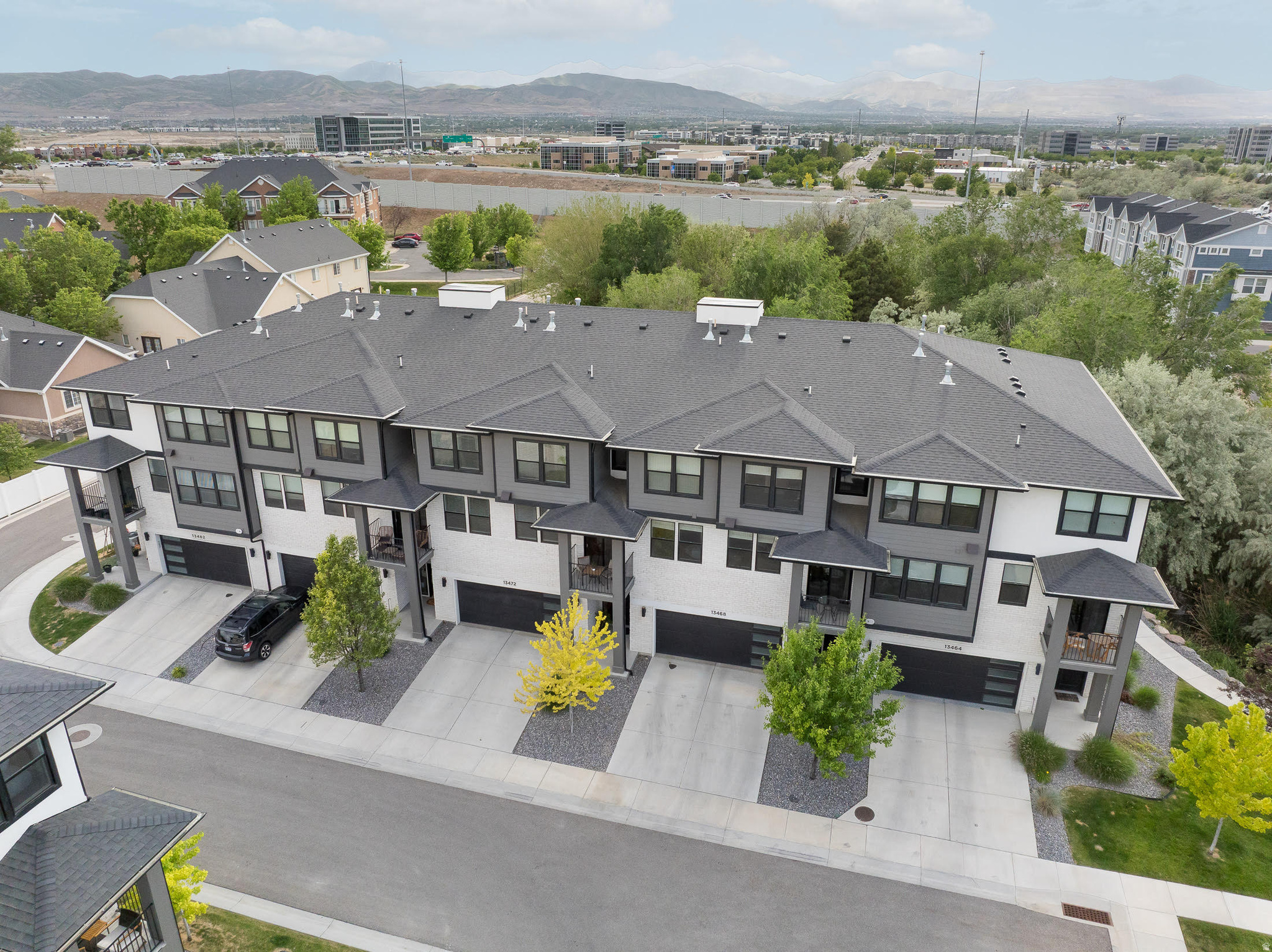 CREEKSIDE - Residential
